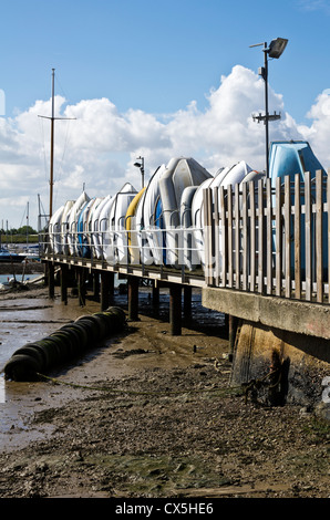 Reihe von Ruderbooten, Brightlingsea, Essex Stockfoto