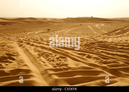 Panoramablick über Jeeps auf den Dünen der Sahara Wüste Stockfoto