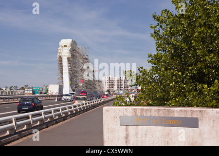 Die Pont de l ' Europe in Orleans, Frankreich. Hier kann die Brücke renoviert gesehen werden. Stockfoto