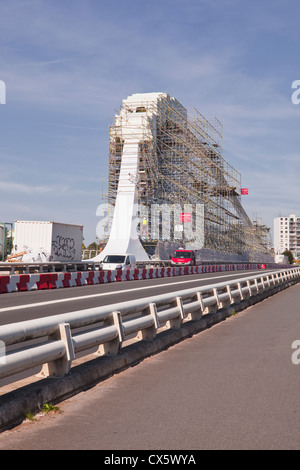 Die Pont de l ' Europe in Orleans, Frankreich. Hier kann die Brücke renoviert gesehen werden. Stockfoto