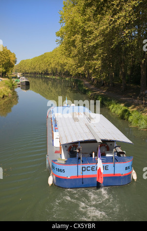 Canal Lateral a la Garonne (Canal du Midi) in der Nähe von Castets En Dorthe, Gironde, Frankreich Stockfoto