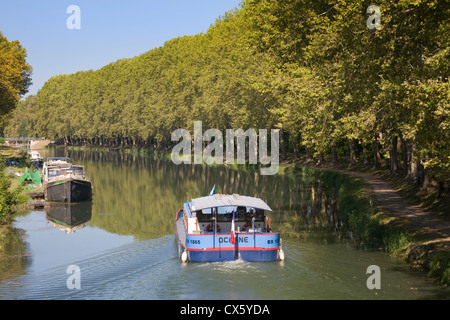 Canal Lateral a la Garonne (Canal du Midi) in der Nähe von Castets En Dorthe, Gironde, Frankreich Stockfoto