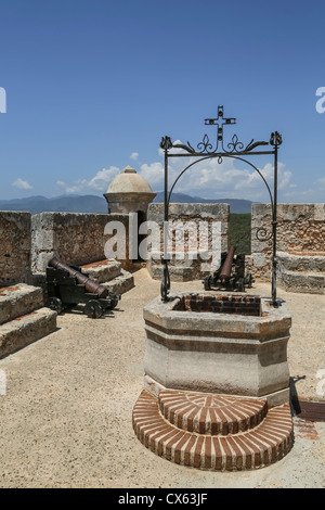 Ein Brunnen auf dem Castillo Del Morro am Eingang nach Santiago De Cuba Bucht. Stockfoto