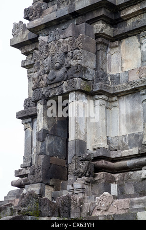 Detail eines Tempels im Park-Tempel von Prambanan in Indonesien Stockfoto