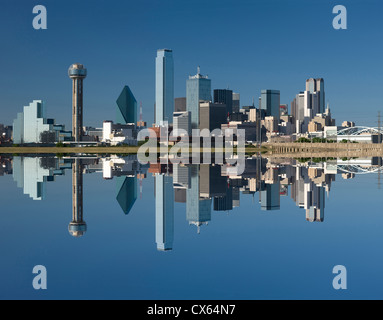 2009 HISTORISCHE SKYLINE DES STADTZENTRUMS TRINITY RIVER GREENBELT PARK DALLAS TEXAS USA Stockfoto