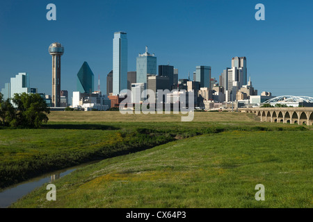 2009 HISTORISCHE SKYLINE DES STADTZENTRUMS TRINITY RIVER GREENBELT PARK DALLAS TEXAS USA Stockfoto