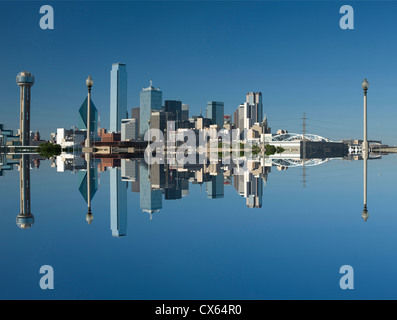 2009 HISTORISCHE SKYLINE DES STADTZENTRUMS TRINITY RIVER GREENBELT PARK DALLAS TEXAS USA Stockfoto