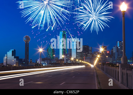 2009 HISTORISCHE SKYLINE DER INNENSTADT VON CORINTH STREET VIADUCT DALLAS TEXAS USA Stockfoto