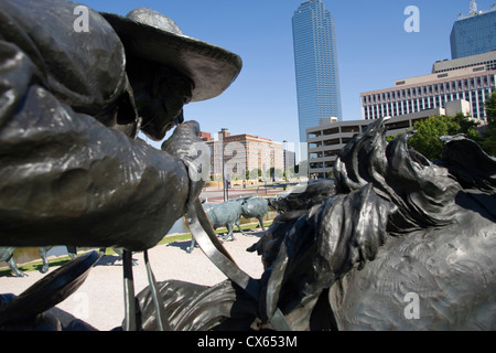 COWBOY SHAWNEE TRAIL ALMABTRIEB SKULPTUR (© ROBERT SOMMER 1994) PIONEER PLAZA DOWNTOWN DALLAS TEXAS USA Stockfoto