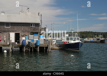 Ein Pier in der Stadt von Freundschaft, Maine, wo Hummerfang ein wichtiger Wirtschaftszweig ist Stockfoto