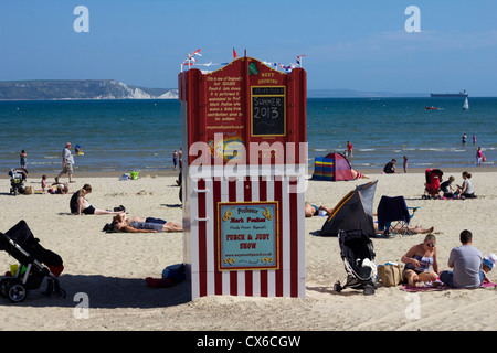 Weymouth Strand Punch und Judy zeigen Dorset Sommer Strand Urlaub England uk gb Stockfoto