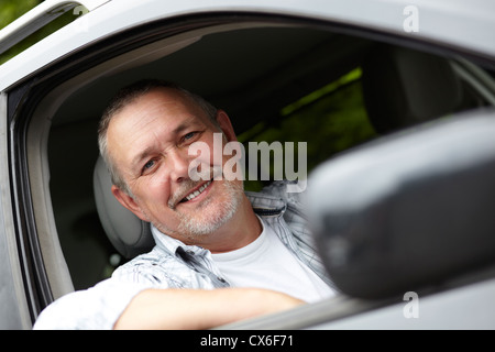 Applying Fahrer Blick aus dem Autofenster Stockfoto