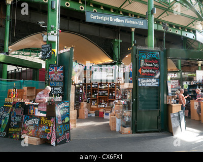 Stall zu verkaufen alle Arten von alkoholischen Getränken in Borough Market, London, UK Stockfoto
