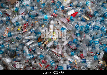 Haufen von Kunststoff-Flaschen für das recycling Stockfoto