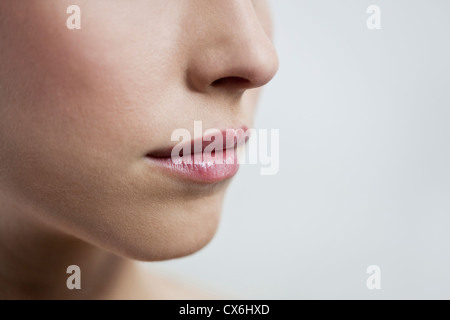 Nahaufnahme von einem jungen Womans Mund, geschlossen Stockfoto