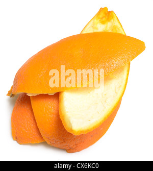 Schälen einer Orange auf weißem Hintergrund Stockfoto
