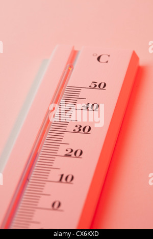 Ein Thermometer messen Hitze in Grad Celsius Stockfoto