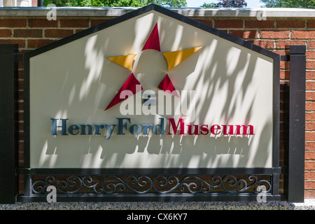 Zeichen außerhalb des Henry-Ford-Museum, Dearborn, Detroit, Michigan, USA Stockfoto