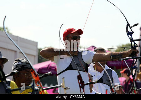 Zafer Korkmaz der Türkei in der Männer Team Recurve - offene Bogenschießen an die Royal Artillery Barracks bei Paralympics London 2012 Stockfoto