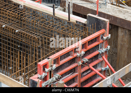 Stahlstäbe bereit für Stahlbeton-Fundament Stockfoto
