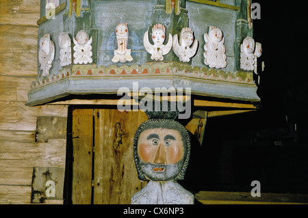 Geschnitzte Holzfigur in der 18. Jahrhundert alten lutherischen Kirche (Keuruun Vanha Kirkko) in Keuruu, Finnland Stockfoto