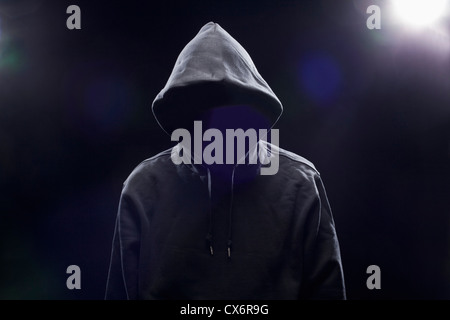 Verborgenen Menschen in Kapuzenshirt Stockfoto