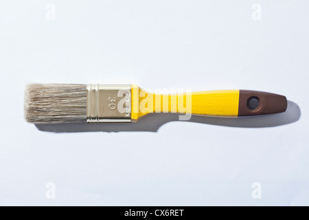 Einen sauberen Pinsel mit einem leuchtend gelben Griff Stockfoto