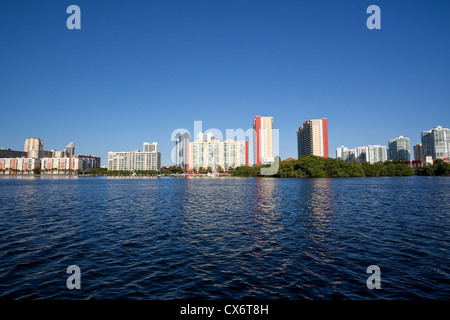 Eigenschaften im Maule Lake, North Miami Beach, Florida, USA Stockfoto