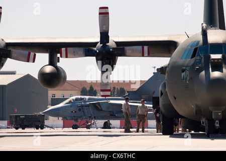 Detail der Lockheed C-130 Hercules Turboprop-Militärtransporter RAF Gibraltar Flughafen. 2. Juli 2012, Gibraltar, Großbritannien. Stockfoto