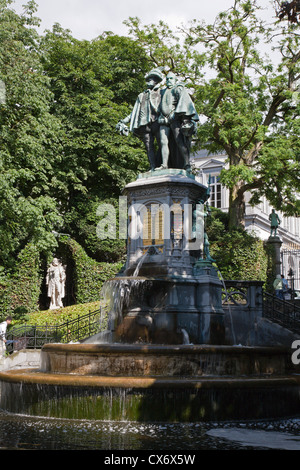 Brüssel - La Fontaine Egmont et de Hornes vom Place du Petit Sablon Stockfoto