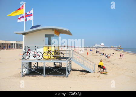 Die RNLI Rettungsschwimmer post am Strand von Great Yarmouth, Norfolk, England, Stockfoto