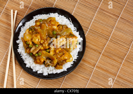 Chickencurry eine beliebte asiatische Speise an chinesischen Imbiss erhältlich Stockfoto