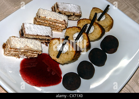 Anordnung, Kochen mit verschiedenen Sorten von Süßigkeiten. Stockfoto