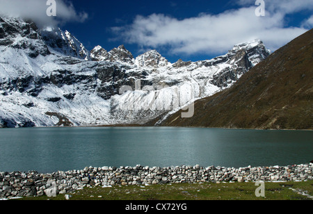 4750 m Blick vom Gokyo Dorf, Foto zeigen: 3. See "Gokyo Tso -"Renjola Pass", Khumbu-Region des Himalaya, Nepal Stockfoto