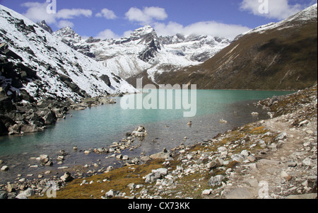 4750 m Blick vom Gokyo Dorf, Foto zeigen: 3. See "Gokyo Tso -"Renjola Pass", Khumbu-Region des Himalaya, Nepal Stockfoto