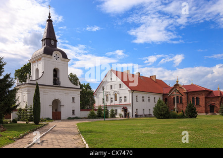 Der Tor-Glockenturm im Kloster der Verkündigung in Suprasl in Nord-Ost-Polen. Stockfoto