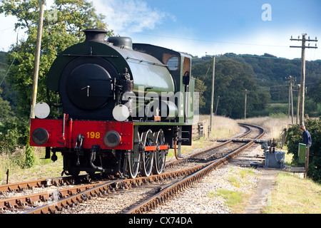 198, WD, Tankmotor, Königlicher Ingenieur, Dampfeisenbahn, Haven Street Wooton Station, Isle of Wight, England, Großbritannien, Stockfoto