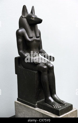 Unter der Leitung von Schakal Gott Anubis-Statue. Bronze. Wahrscheinlich 26. Dynastie. Alten Reiches. 664-525 V. CHR.. Carlsberg Glyptotek. Stockfoto