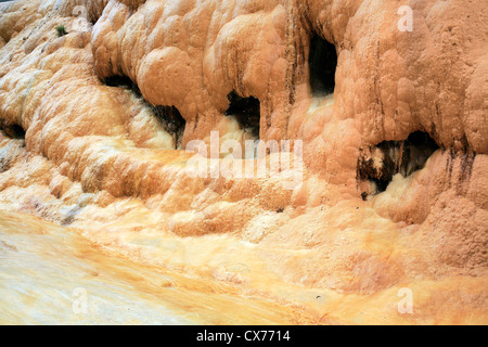 Wasserfall von Mineralwasser, Mtiuleti, Georgia Stockfoto