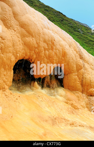 Wasserfall von Mineralwasser, Mtiuleti, Georgia Stockfoto