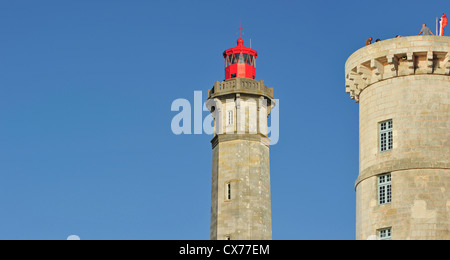 Die alte Tour Vauban und der neue Leuchtturm Phare des Baleines auf der Insel Ile de Ré, Charente-Maritime, Frankreich Stockfoto