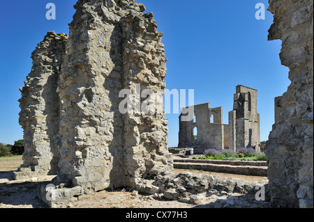 Ruinen der Zisterzienserabtei Notre-Dame-de-Ré / des Châteliers auf der Insel Ile de Ré, Charente-Maritime, Frankreich Stockfoto