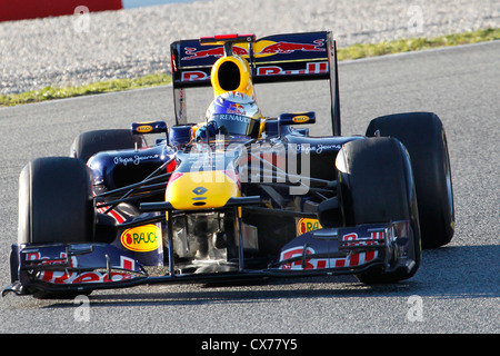 Sebastian Vettel fahren für Red Bull im Jahr 2011 in Montmelo Rennstrecke in Barcelona, Spanien Stockfoto