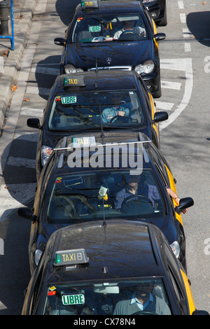 Schwarze Taxis in Barcelona, Spanien Stockfoto