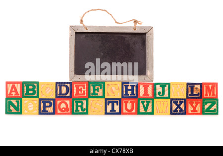 Alphabet-Bausteine mit Tafel Studio Ausschnitt Stockfoto