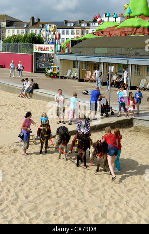 Eselreiten auf Yarmouth Strand Norfolk England uk Stockfoto