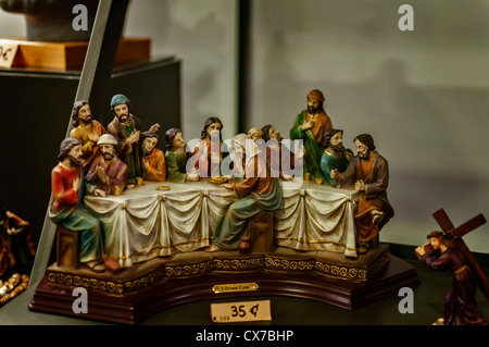 Skulptur von Christus und den Aposteln in Erinnerung an das Abendmahl, Bibel der christlichen Religion Stockfoto