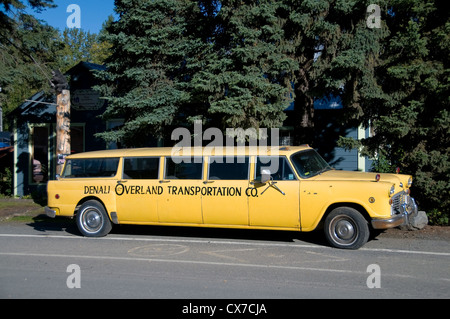 Talkeetna nahe Denali Nationalpark in Alaska bietet interessante Gebäude, Fahrzeuge, Geschäfte und Restaurants. Stockfoto