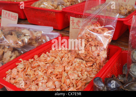 Getrockneter Fisch zum Verkauf an ein outdoor-Markt in Tai O Lantau Island China. Stockfoto