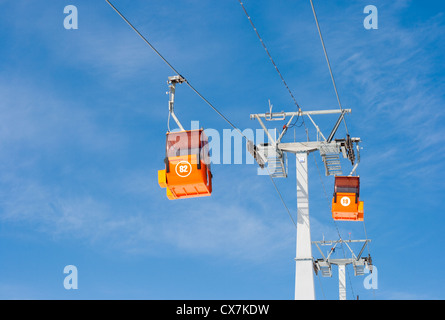 Zwei Skilift Seilbahnen Stockfoto